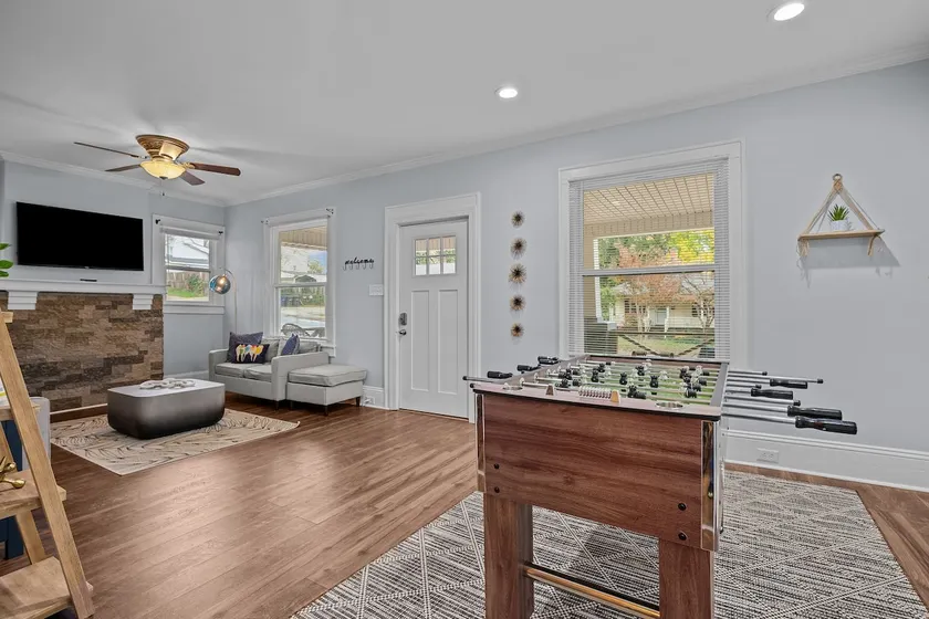 Downtown Charm, 3 Bdr, Near Rest and Bars - Image 1
