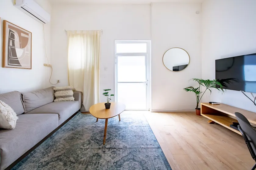 Nachlat Binyamin. Top location ! Big apartment - Image 1