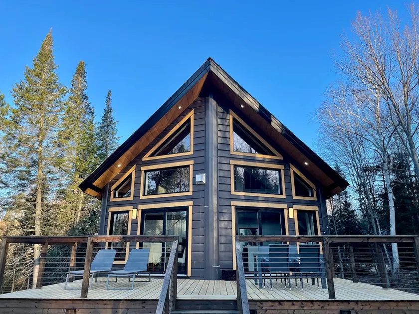 Handcrafted Chalet with Fireplace & Chef's Kitchen - Image 1