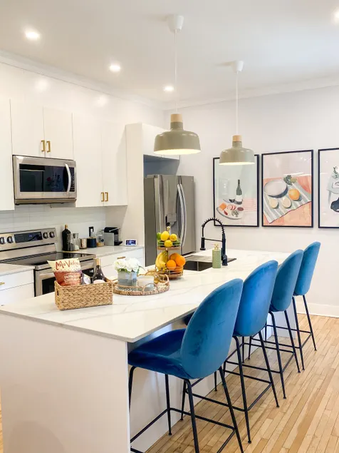 Luxury 3BR 2Bath Downtown + 2 Parking - Image 1
