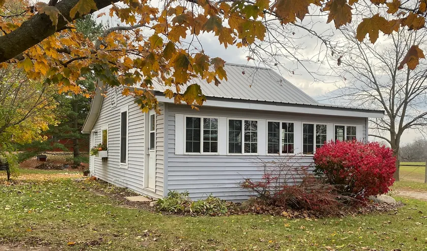 Little House on the Farm - Image 1