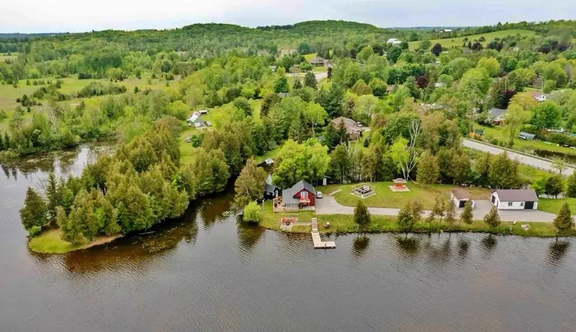 Beautiful Private Lake Retreat - Image 1