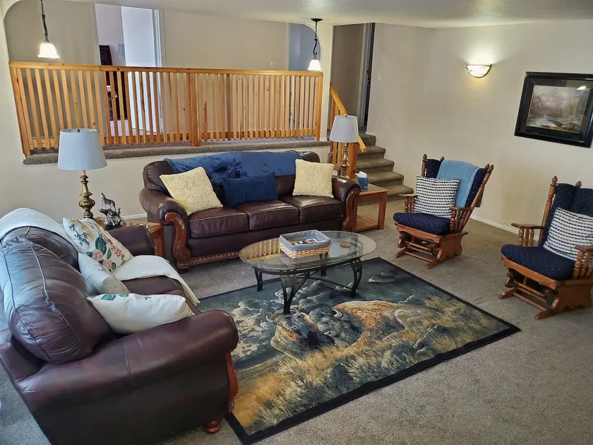 Upstairs 4 Bedroom Applegate Valley - Image 1