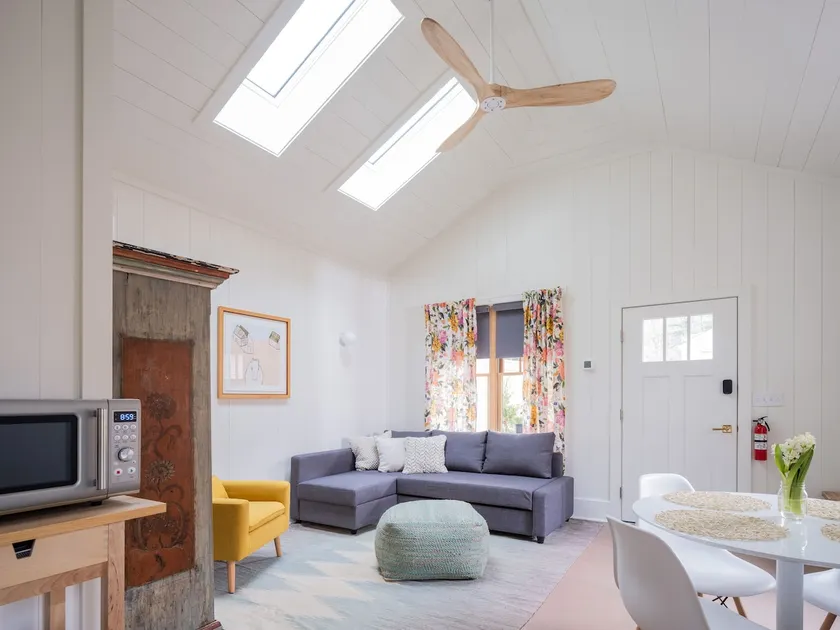 Brand New Cottage Near Burlington Park & Beaches - Image 1