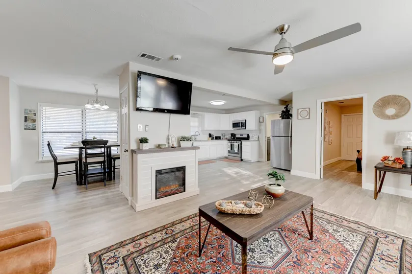 Amazing House*Super Clean*Spacious& Great Location - Image 1