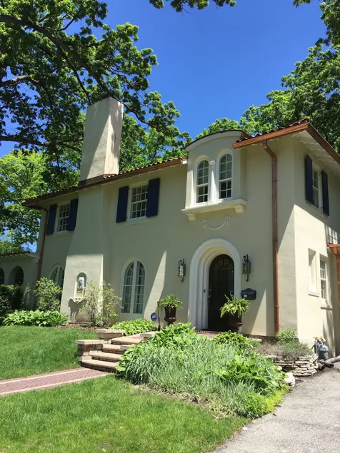 Rockford’s Historic Villa + CLOSE to city! - Image 1