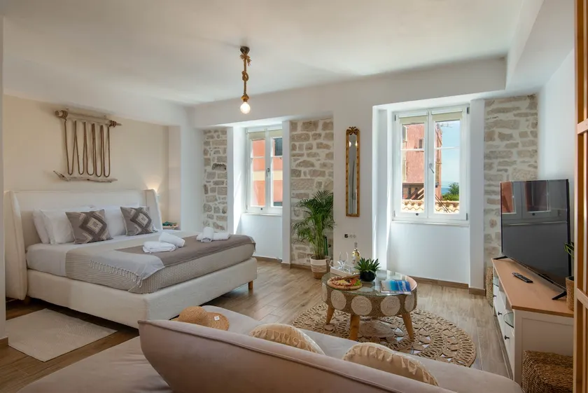 Sunshine Suite - Image 1