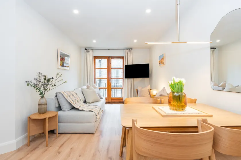 Central Dublin Apartment - Image 1