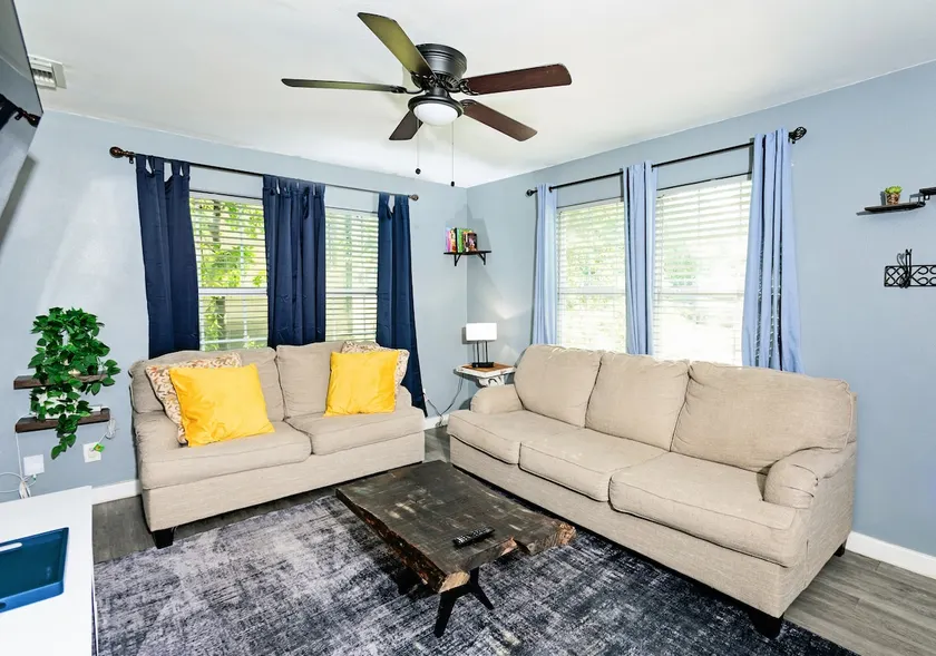 Trendy Downtown Bungalow - Image 1