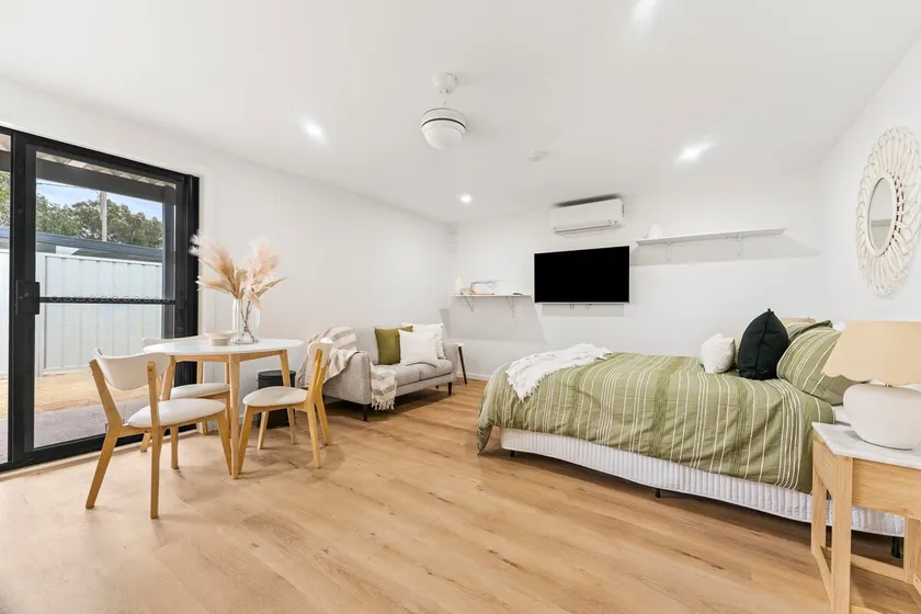 Swansea Guesthouse - Image 1