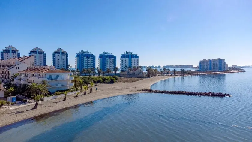 Views, pool and beach in La Manga - Image 1
