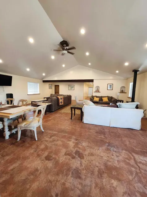 San Antonio River Retreat Spacious 4000 sq ft Home - Image 1
