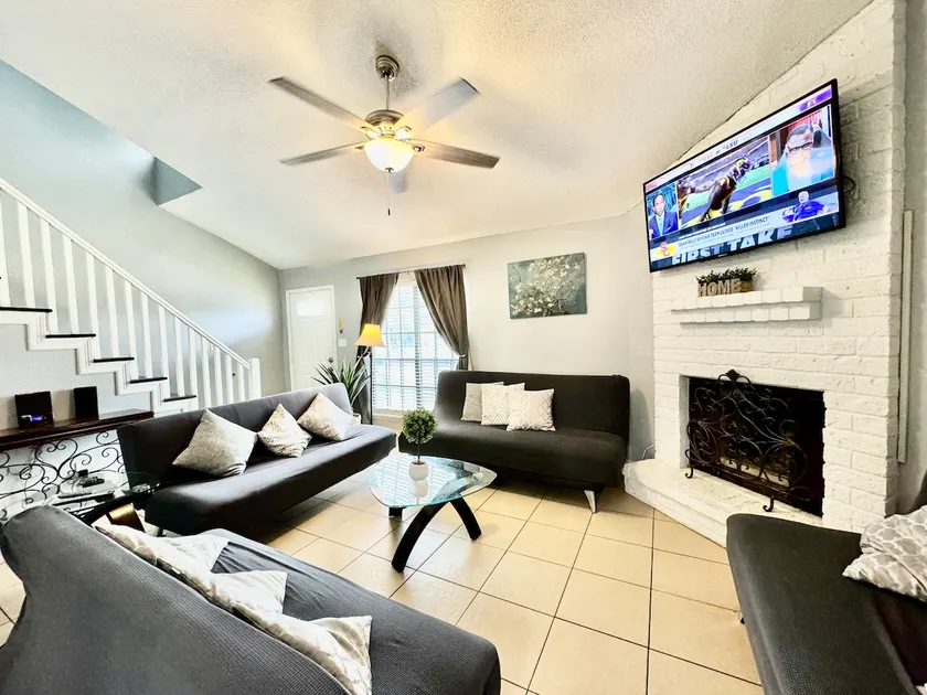Gorgeous double master townhouse 15 min to beach - Image 1