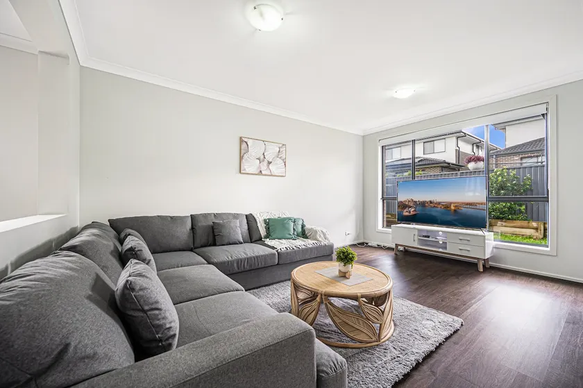 Sydney Marsden Park 5 bedrooms House close IKEA - Image 1