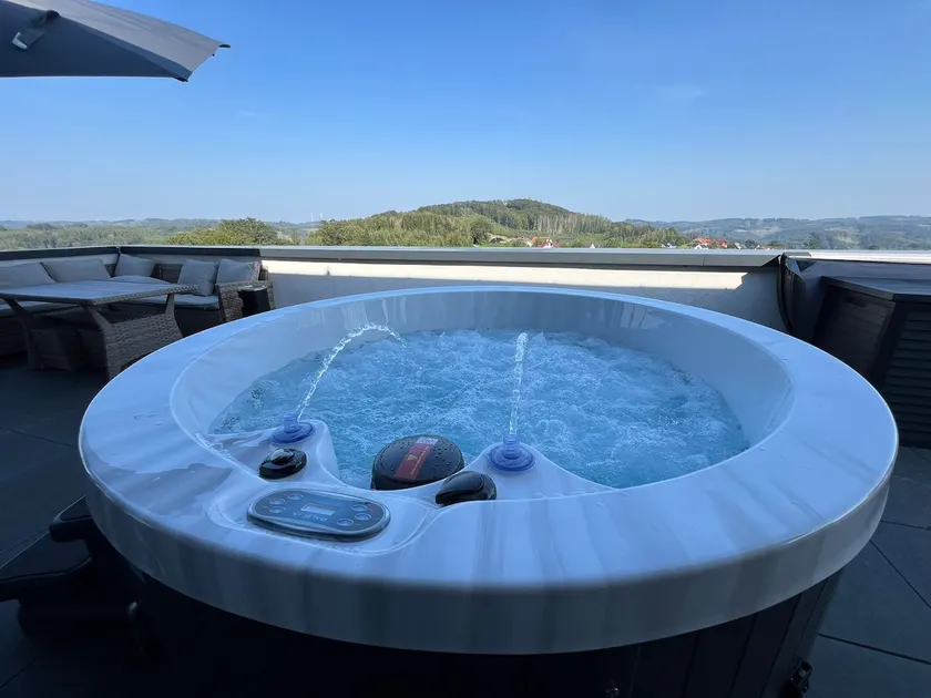Immo-Vision: Penthouse - Private sauna and jacuzzi - Image 1