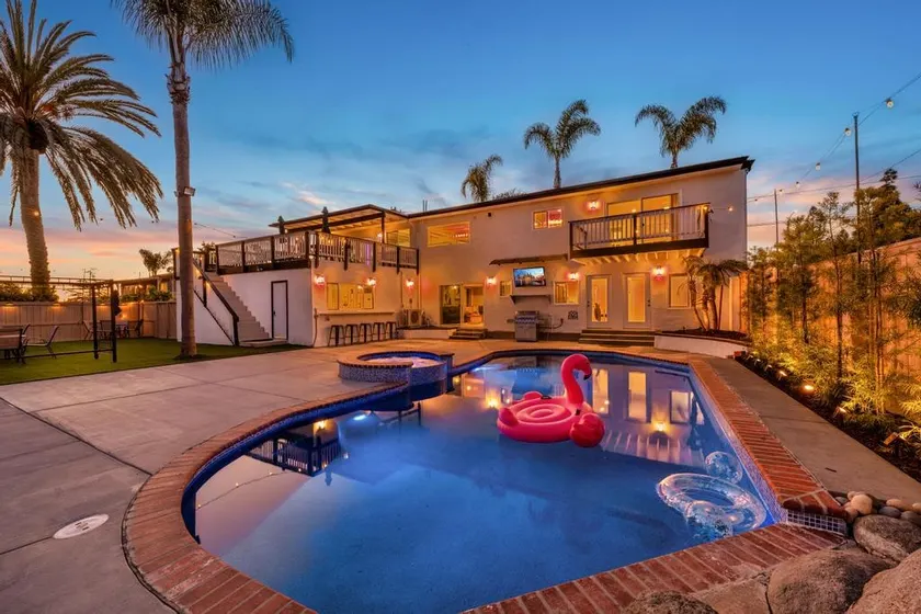 Luxury Coastal Villa -8 Bedrooms-Pool, Spa & Salon - Image 1