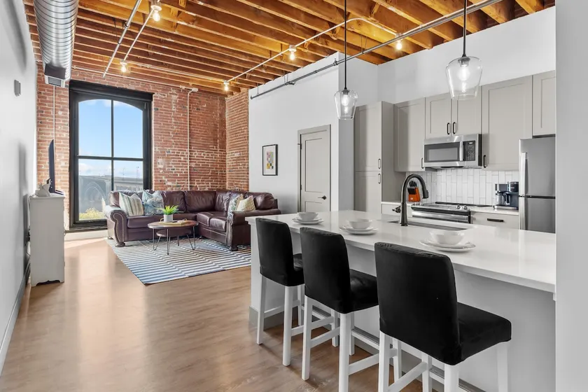 Brick & Bed - 5-Star River View Loft - Image 1