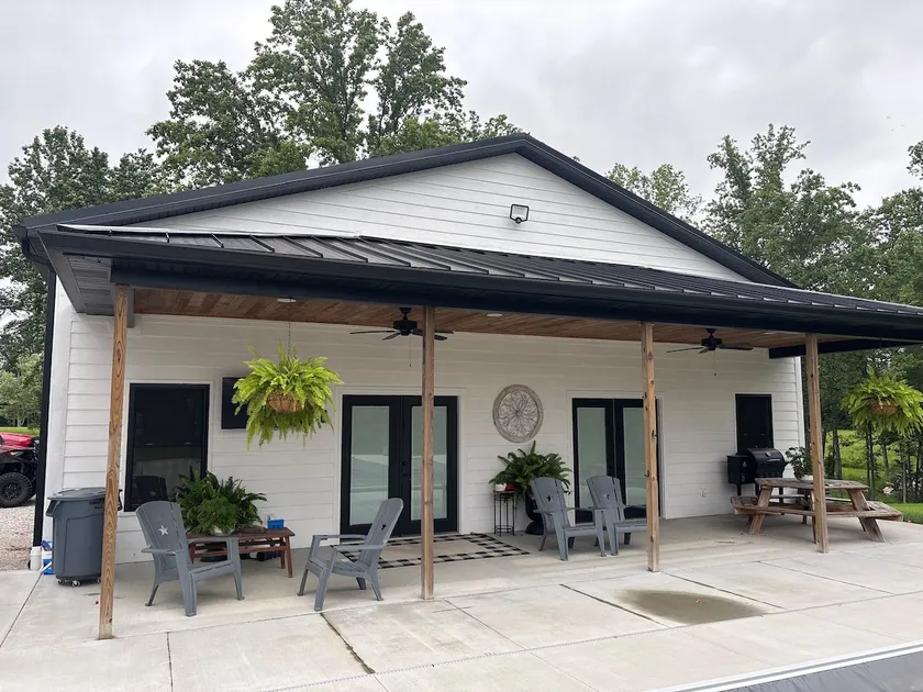 Brownstation Bungalow - Image 1