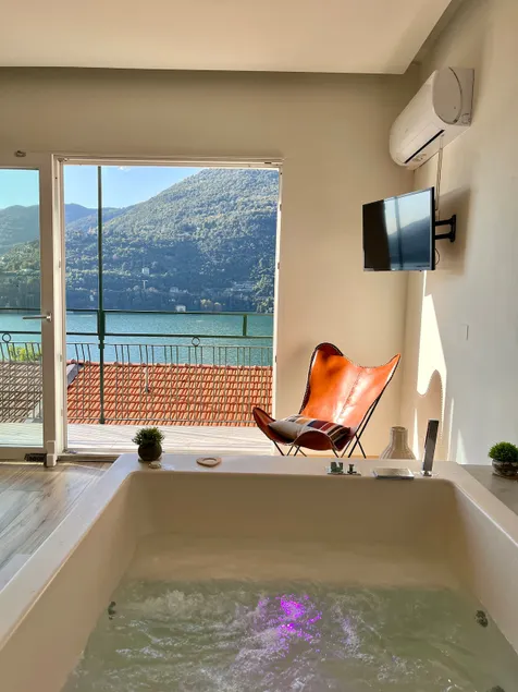 Villa Giulietta lake view Jacuzzi Spa 108 - Image 1