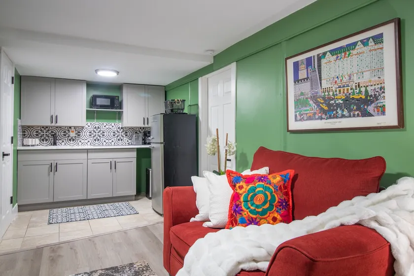 Exceptional & Central, Garden Suite, Top Amenities & Care! - Image 1