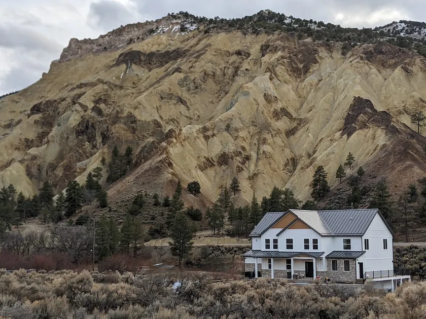 Spacious Lodge viewing the Big Rock Candy Mountain - Image 1