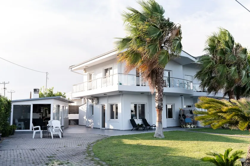 Cozy beach home in Faros, Raches - Image 1
