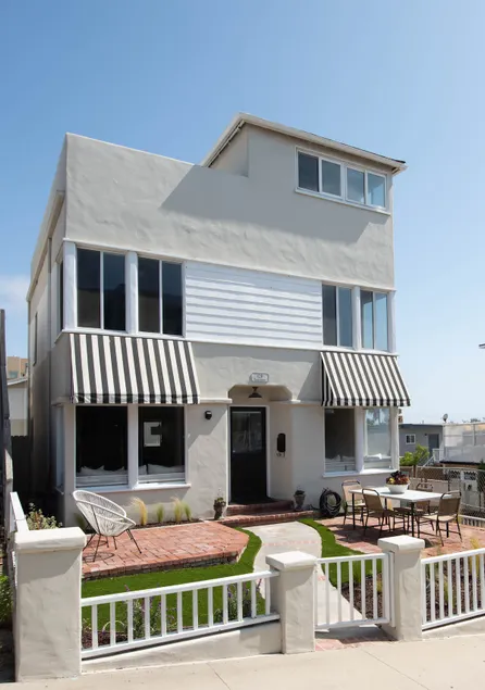 Beach House*Steps to Sand*Outdoor & Rooftop Patios - Image 1