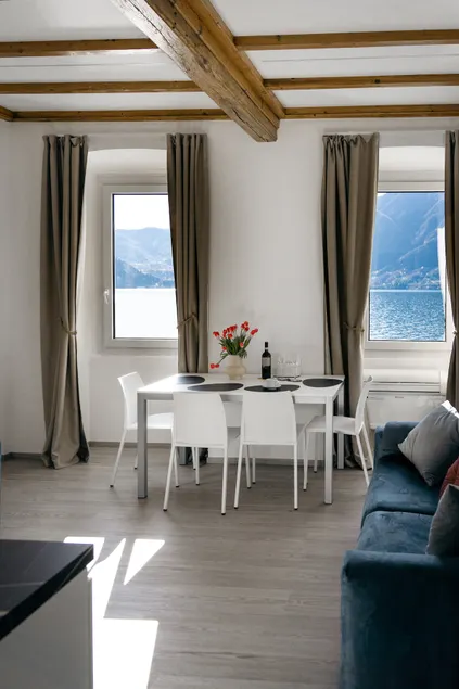 Belvedere237«B» Luxury Lakeview Apt, 1st line, a/c - Image 1