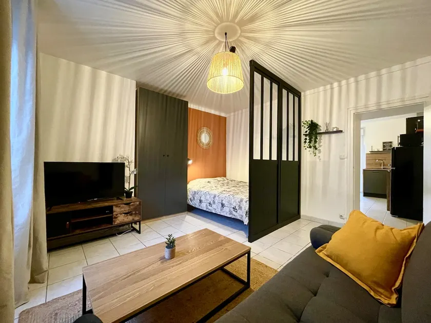 Intimate & Terrace • Center 5 min • Free Parking - Image 1