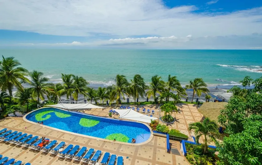 Beachfront condo at Coronado - Image 1