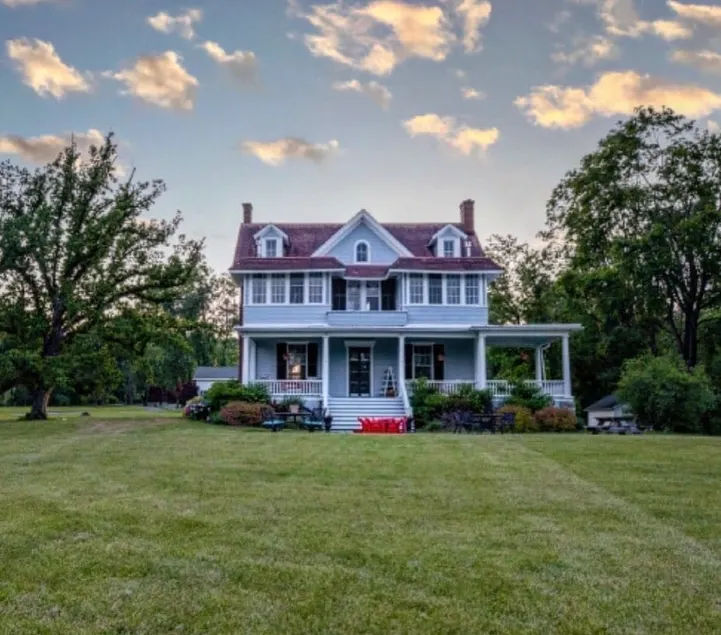 Sprawling Historic Hideaway - Image 1