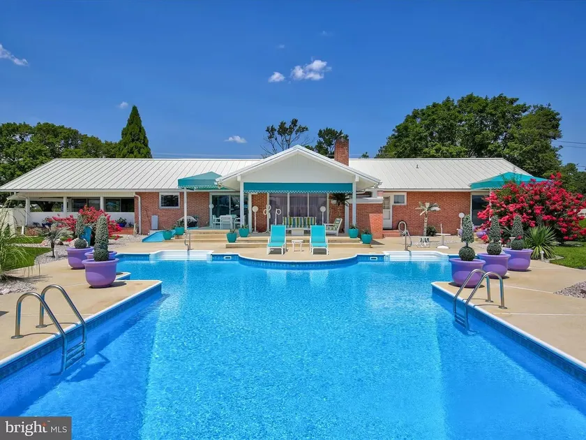 Private pool oasis by beach 17+ - Image 1