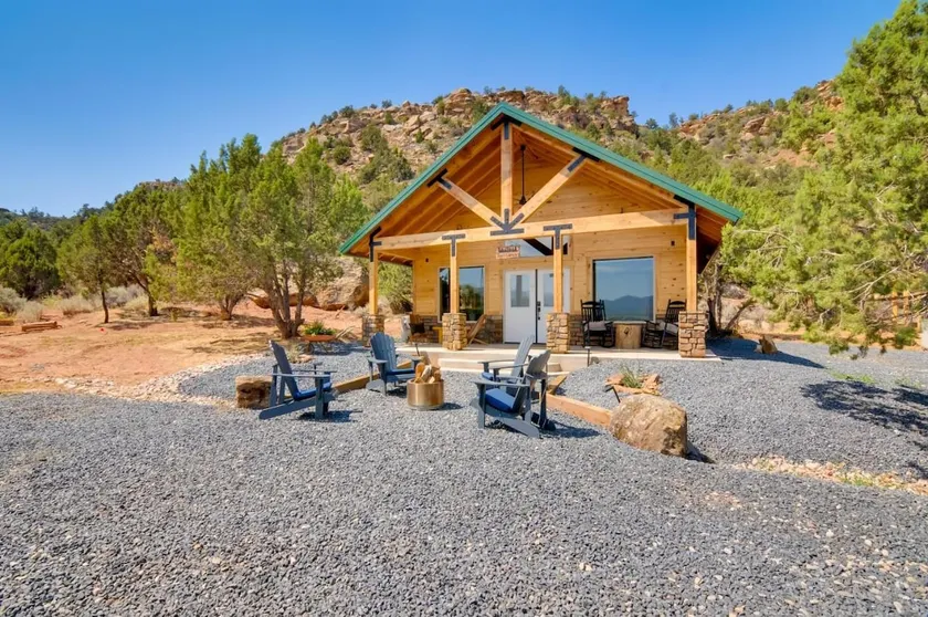 Nestled in Nature- Zion’s Gateway Cabin#7-Jacuzzi - Image 1
