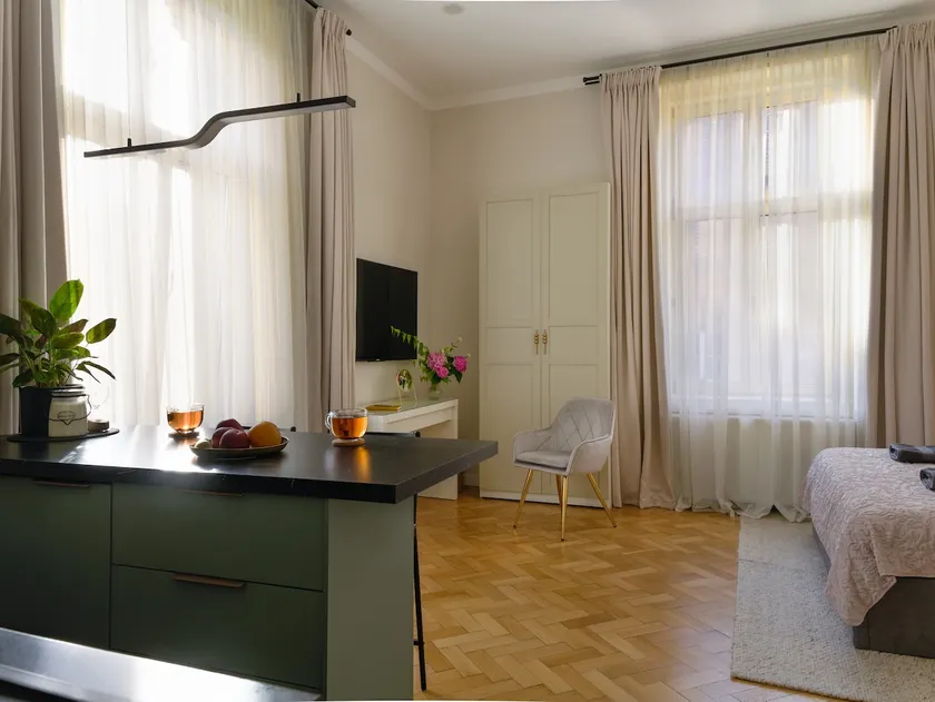 Bright Studio • Old Town • Quiet Area • Netflix - Image 1