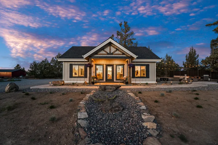 SAGE HAVEN* Hot tub* Mountain Views* Sleeps 8 - Image 1