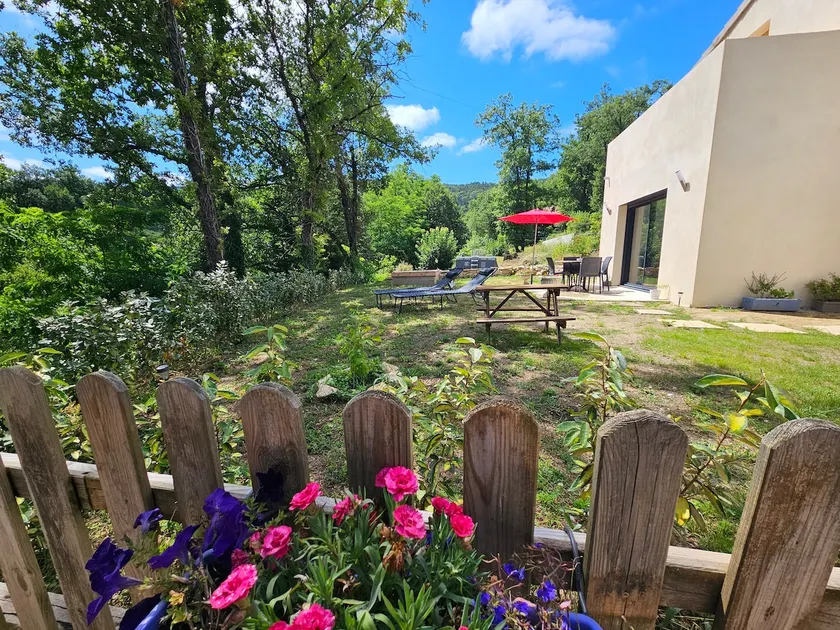 Two-bedroom cottage with garden, heart of Drôme Provençale - Image 1