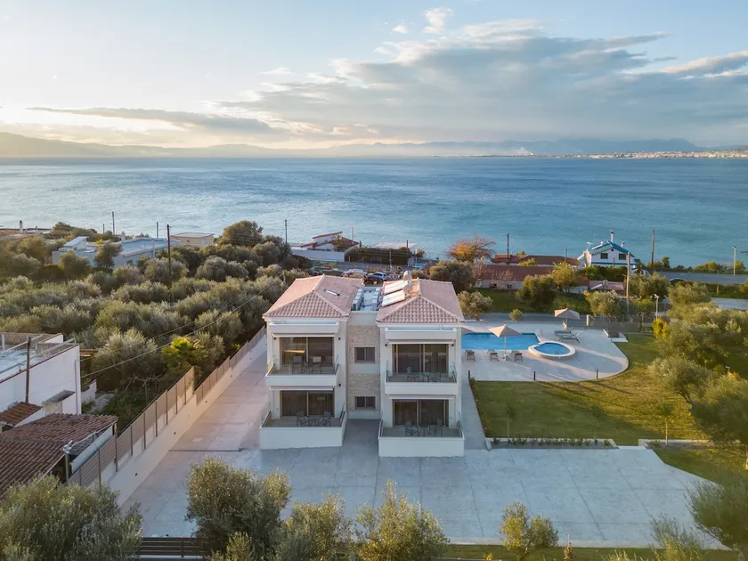 EsthiSea Suites Kalamata - Image 1