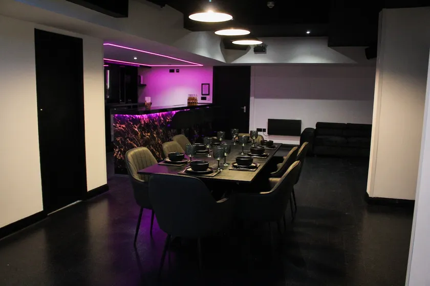 Boutique 56 - Image 1