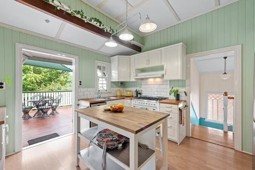A Colourful Life 4Bed-2Bath-1Car - Queenslander - Image 1