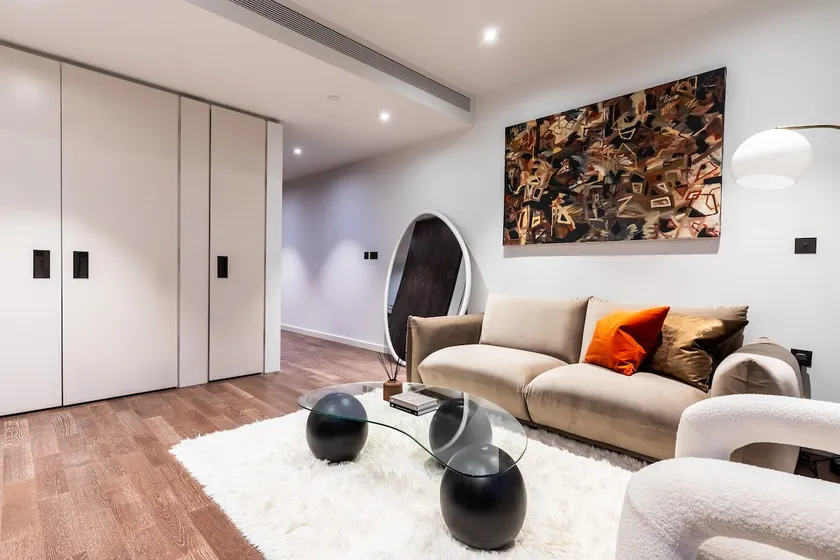 Luxurious Haven in Battersea  - Image 1