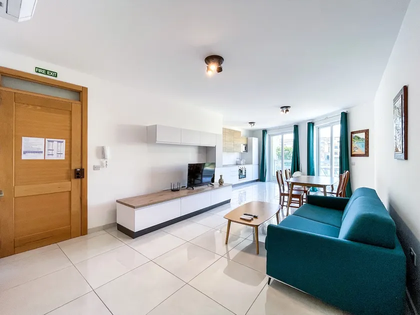 Central Msida Modern Holiday Apartment - Image 1