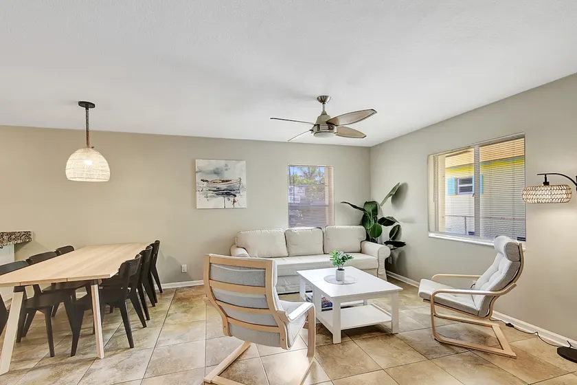 Beach Retreat: Walk to Lantana Dining & Shops - Image 1