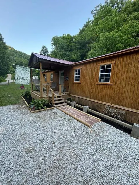 Cecelia Ann Tiny Home 1/1 Quiet - Image 1