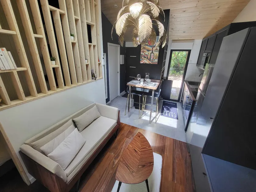 Very comfortable air-conditioned studio - Image 1