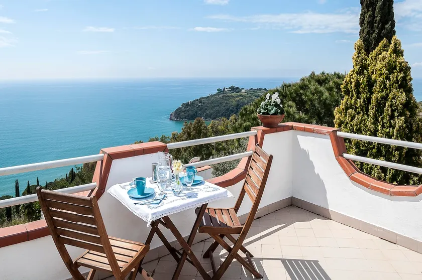 Elegant reserved Cottage overlooking the sea terrace - Image 1