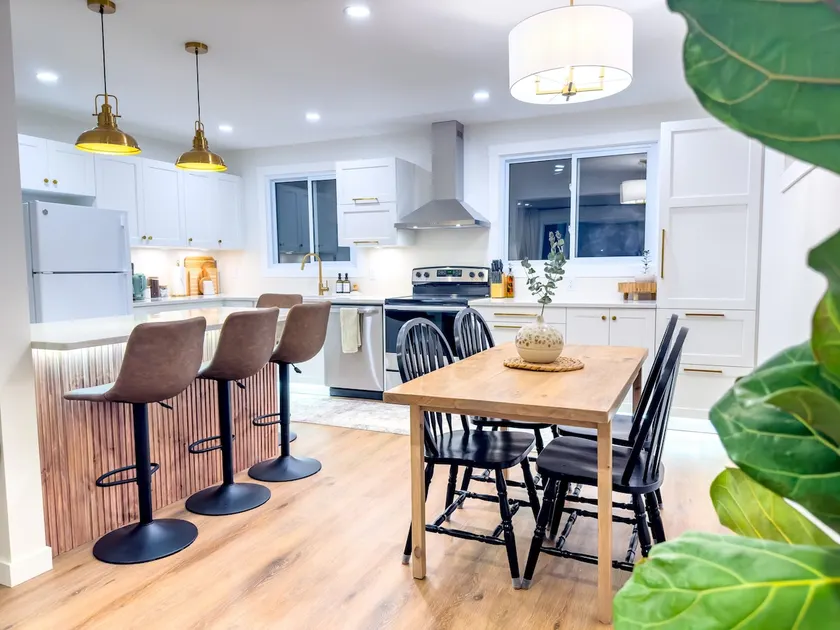 Stylish Newly-Renovated Home in a Central Location - Image 1