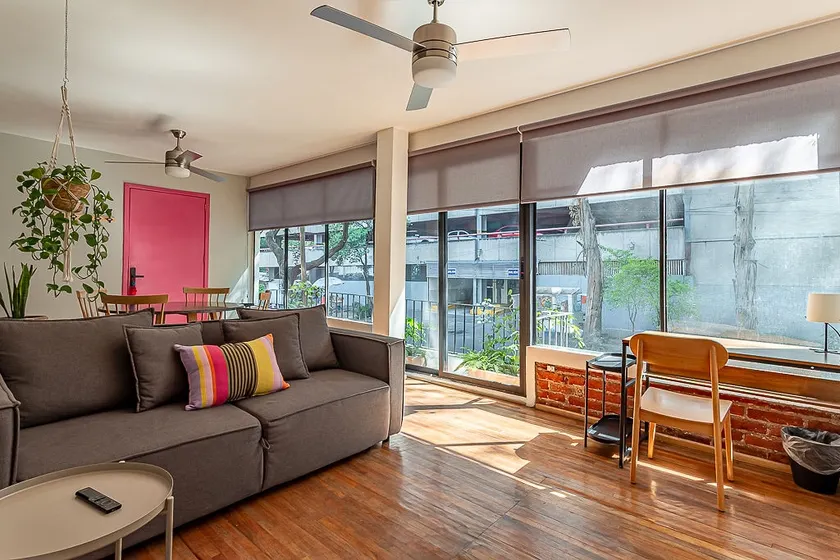 Bright Apt · Balcony Views · Washer/Dryer Inside - Image 1