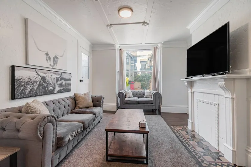 Beautiful 5 bedroom SF house. Close to everything - Image 1