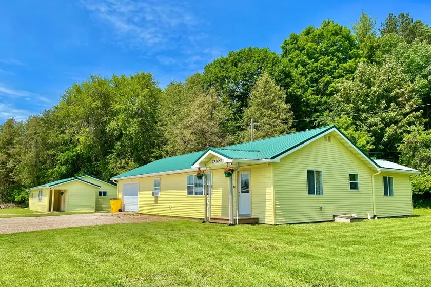 Cozy Sleeping Bear Dunes Cabin 1 - Image 1