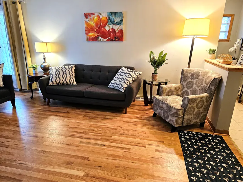 3B Spacious Home+Free Parking by Chicago O'Hare - Image 1